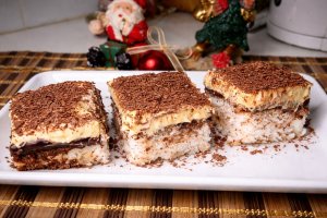 Prajitura cu nuca de cocos si crema de vanilie