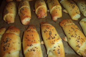 Cornulete cu branza si chimen