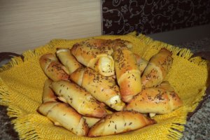 Cornulete cu branza si chimen