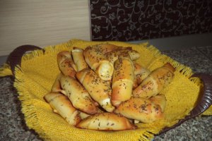 Cornulete cu branza si chimen