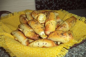 Cornulete cu branza si chimen