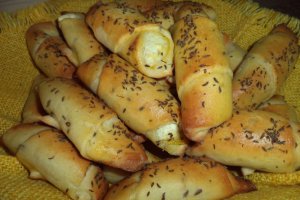 Cornulete cu branza si chimen