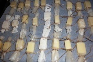 Bomboane aperitiv cu cascaval