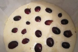 Tort cu struguri, nuci si crema de branza