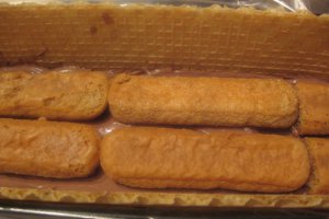 Prajitura "Acoperis de casa", cu piscoturi si crema de ciocolata