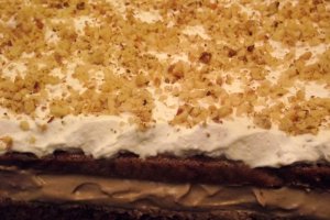 Desert prajitura cu crema de ciocolata si aroma de migdale