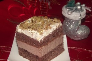 Desert prajitura cu crema de ciocolata si aroma de migdale