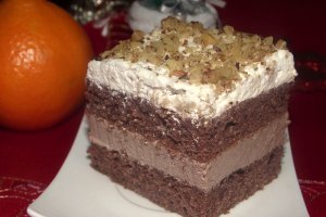 Desert prajitura cu crema de ciocolata si aroma de migdale