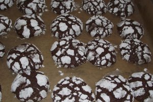 Fursecuri cu ciocolata si nuca (chocolate crinkles)