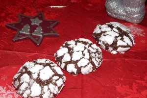 Fursecuri cu ciocolata si nuca (chocolate crinkles)