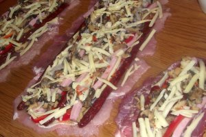 Rulada de carne, cu legume si cascaval