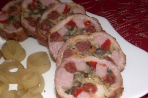 Rulada de carne, cu legume si cascaval