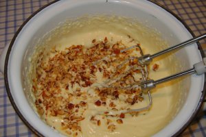 Tort cu crema mascarpone si migdale (tort rapid)