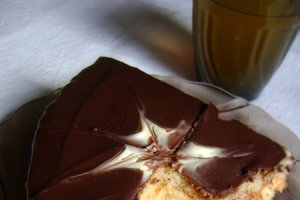 Tort cu crema mascarpone si migdale (tort rapid)