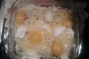Oua cu cascaval la cuptor