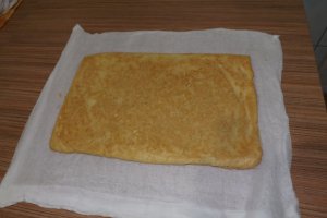 Rulada aperitiv cu crema de branza si sunca