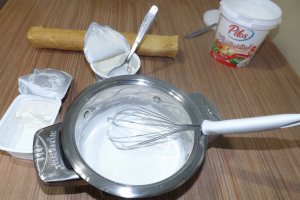 Rulada aperitiv cu crema de branza si sunca
