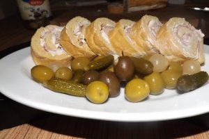 Rulada aperitiv cu crema de branza si sunca