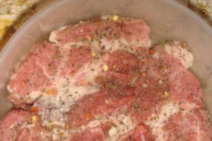 Carnita de porc fripta si caramelizata