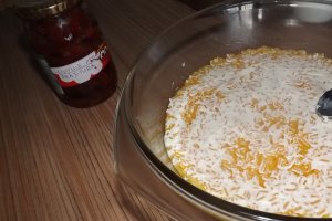 Budinca de orez cu gutui si crema de vanilie