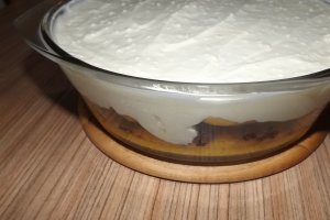 Budinca de orez cu gutui si crema de vanilie