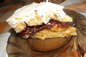 Budinca de orez cu gutui si crema de vanilie