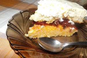 Budinca de orez cu gutui si crema de vanilie