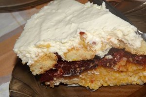 Budinca de orez cu gutui si crema de vanilie
