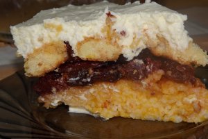 Budinca de orez cu gutui si crema de vanilie