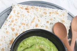 Hummus cu avocado