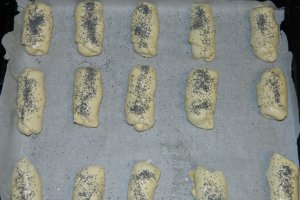 Cornuri cu branza si cascaval
