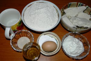 Cornuri cu branza si cascaval