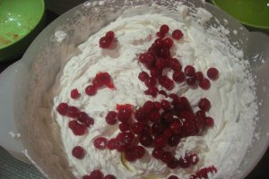 Rulada cu mascarpone si coacaze rosii