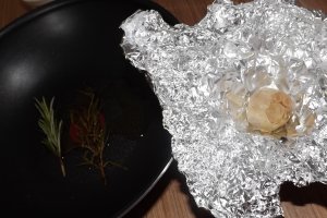 Antricot de vitel la gratar cu cartofi si salata rucola