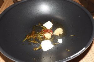 Antricot de vitel la gratar cu cartofi si salata rucola
