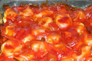 Tortellini cu prosciutto in sos dulce acrisor