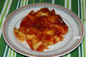 Tortellini cu prosciutto in sos dulce acrisor