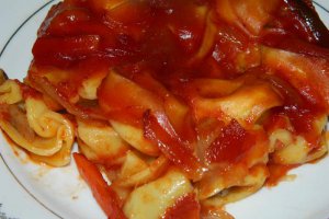 Tortellini cu prosciutto in sos dulce acrisor