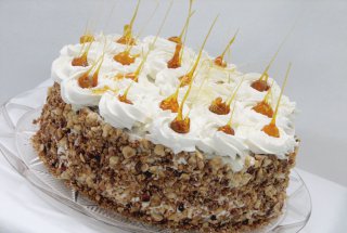 Tort cu ciocolata, bezea si crema de lapte