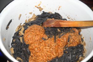 Paste cu cerneala de sepie si ciuperci