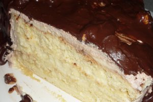 Pandispan cu crema de vanilie si ciocolata