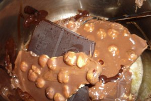Pandispan cu crema de vanilie si ciocolata