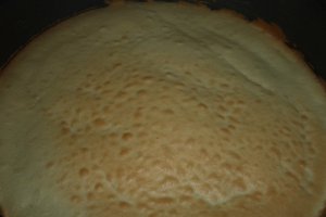Pandispan cu crema de vanilie si ciocolata