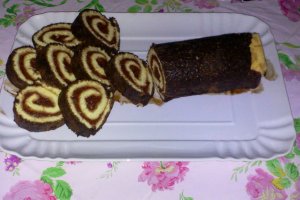 Rulada cu dulceata de gutui si glazura de cacao