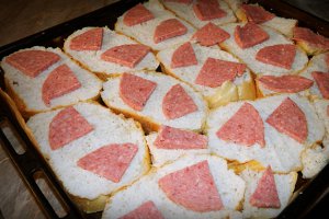 Pizza pe blat din paine