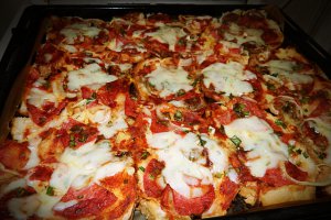 Pizza pe blat din paine
