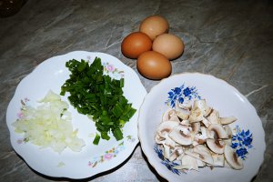 Omleta cu ceapa verde si ciuperci