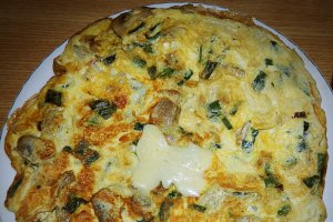 Omleta cu ceapa verde si ciuperci