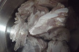 Ciorba de vitel acrita cu zeama de zarzare ( corcoduse)