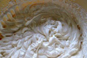 Fantezie cu doua creme si visine
